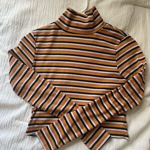Long sleeve striped crop top